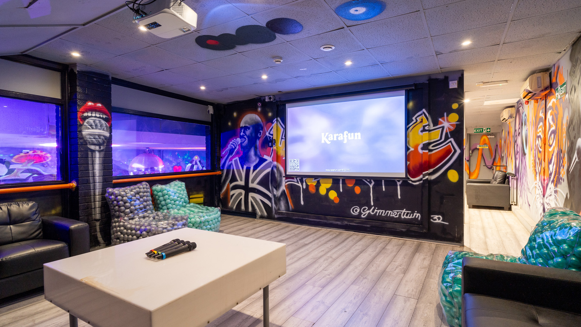 Breakout lounge